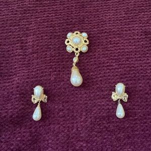 Costume Jewelry Pin + Earrings Set